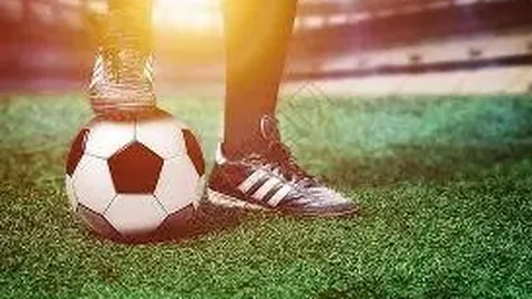 撒贝宁合影中被“矮化”，疑P图调戏，同款裤子竟达二十余条